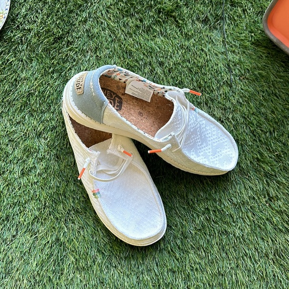 Boho Wendy Hey Dude - White/Crochet-Women’s 11 - Picture 2 of 5